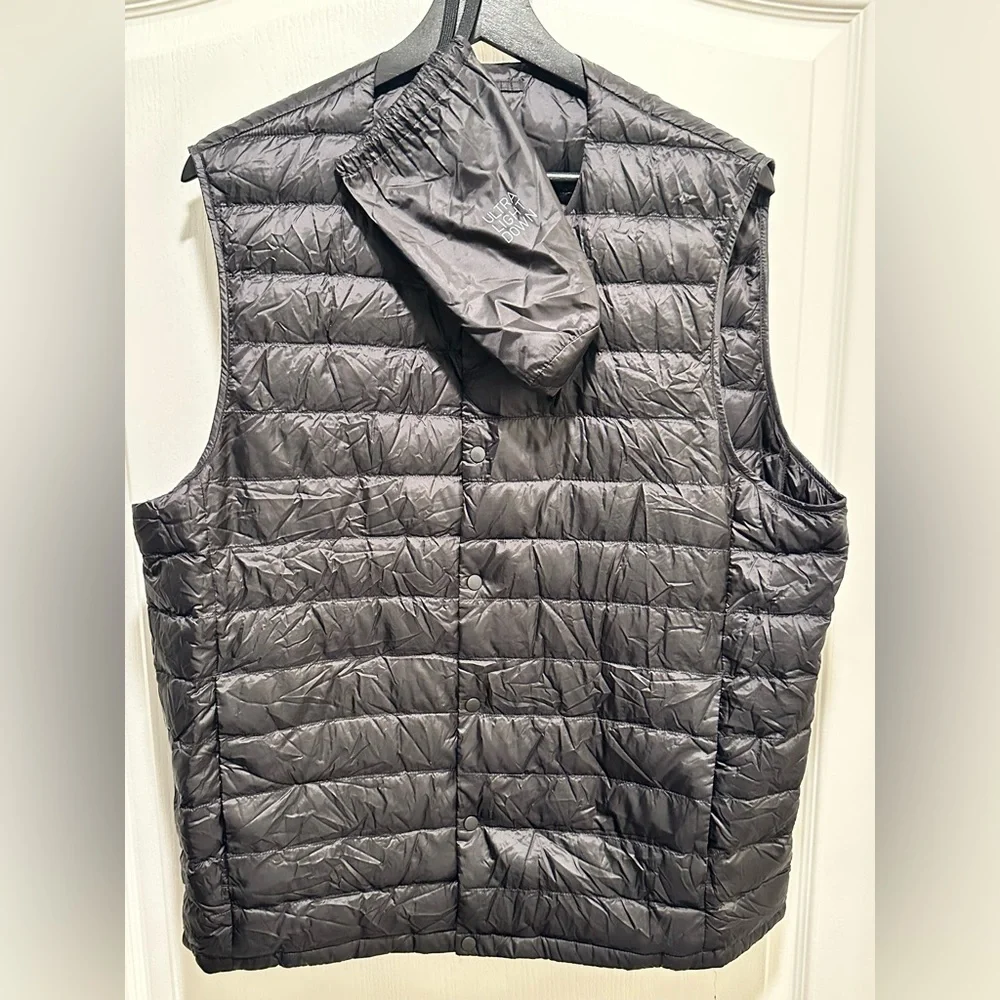 UNIQLO PUFFTECH Compact Black Ultra lightweight Men’s Vest w/ Pouch, Size: Large